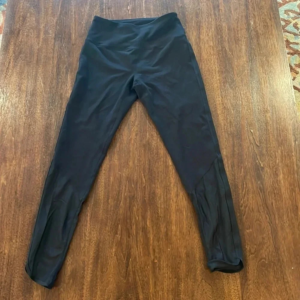 Zella womens super cute leggings small‎ sheer at the bottom